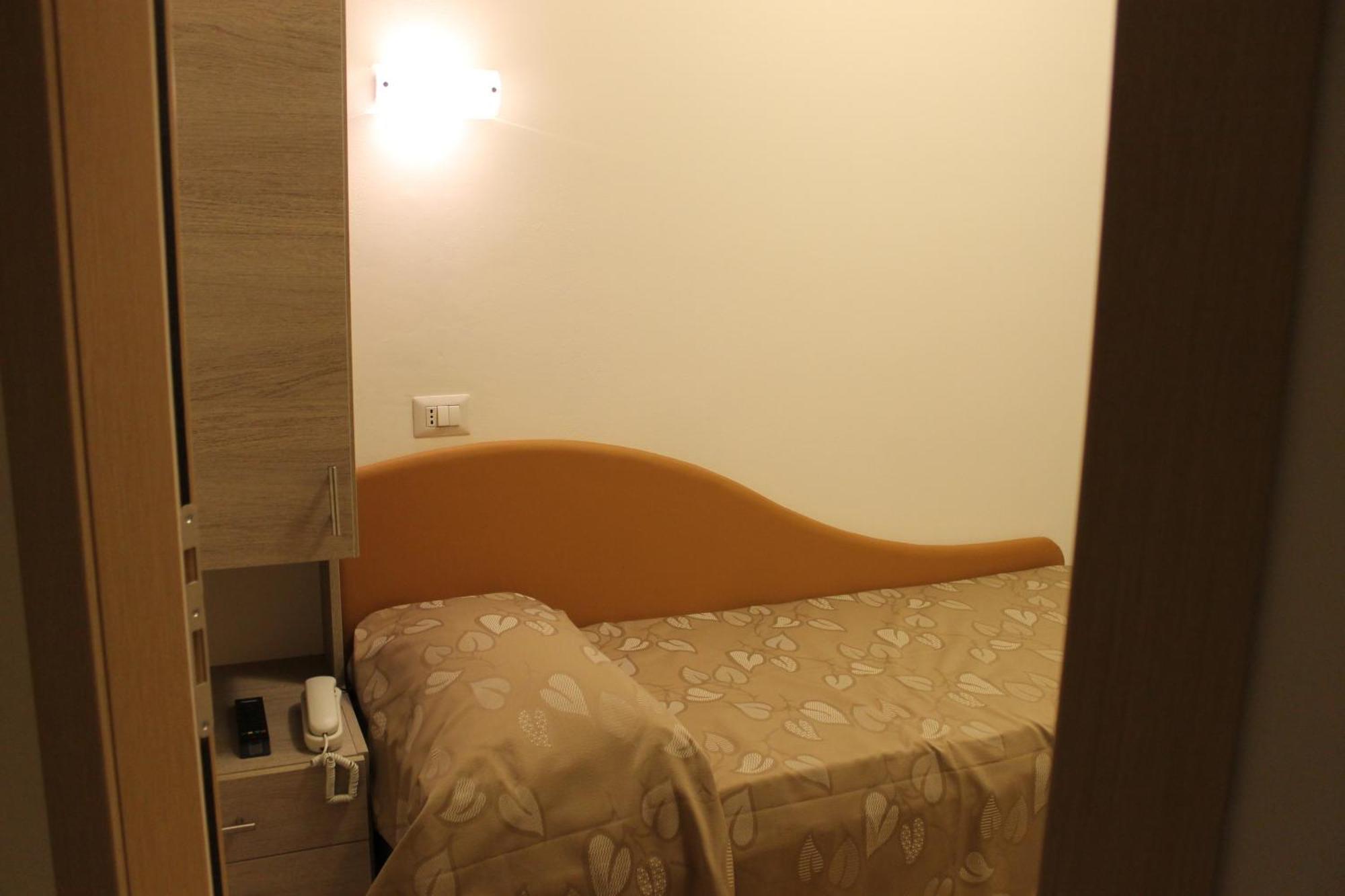 Hotel Villa Enea Cattolica Phòng bức ảnh