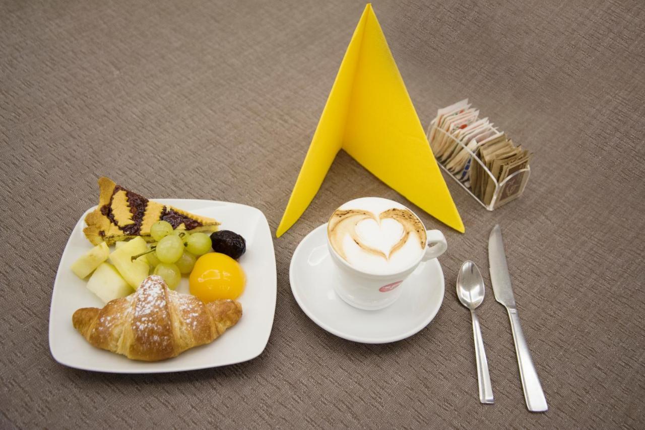 Hotel Villa Enea Cattolica Ngoại thất bức ảnh